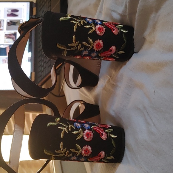 Block Heels - Picture 2 of 3